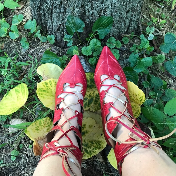 Red Gladiator Leaf Boots - Picture 7 of 7